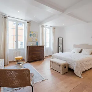 https://nid-d-amour-en-plein-coeur-des-clochets.fr-provencehotel.com